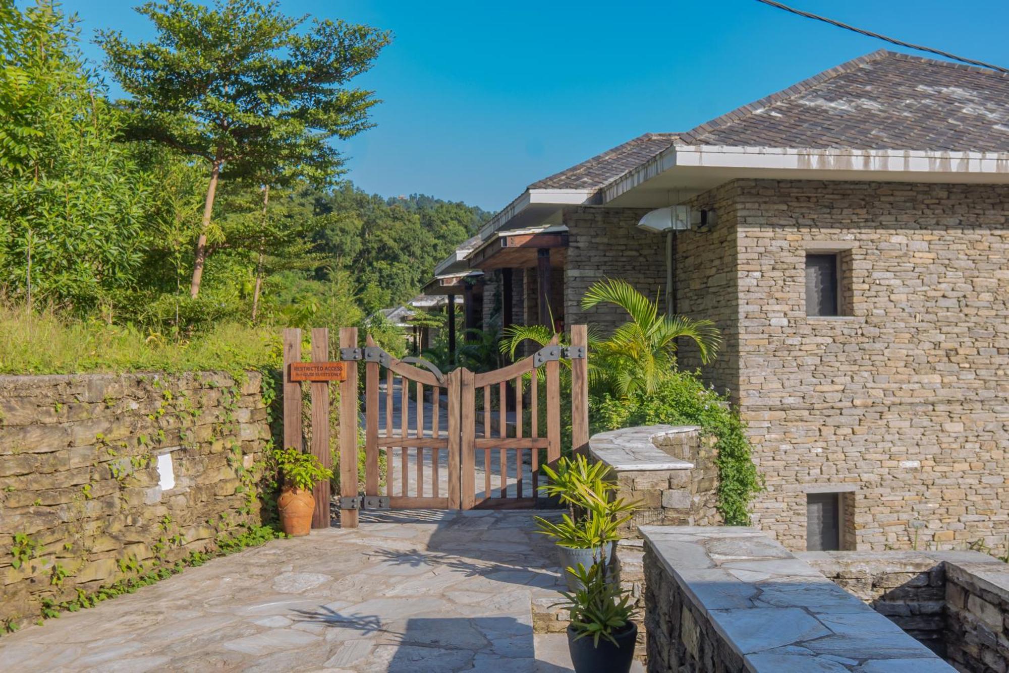 Dorje'S Resort And Spa Похара Екстериор снимка
